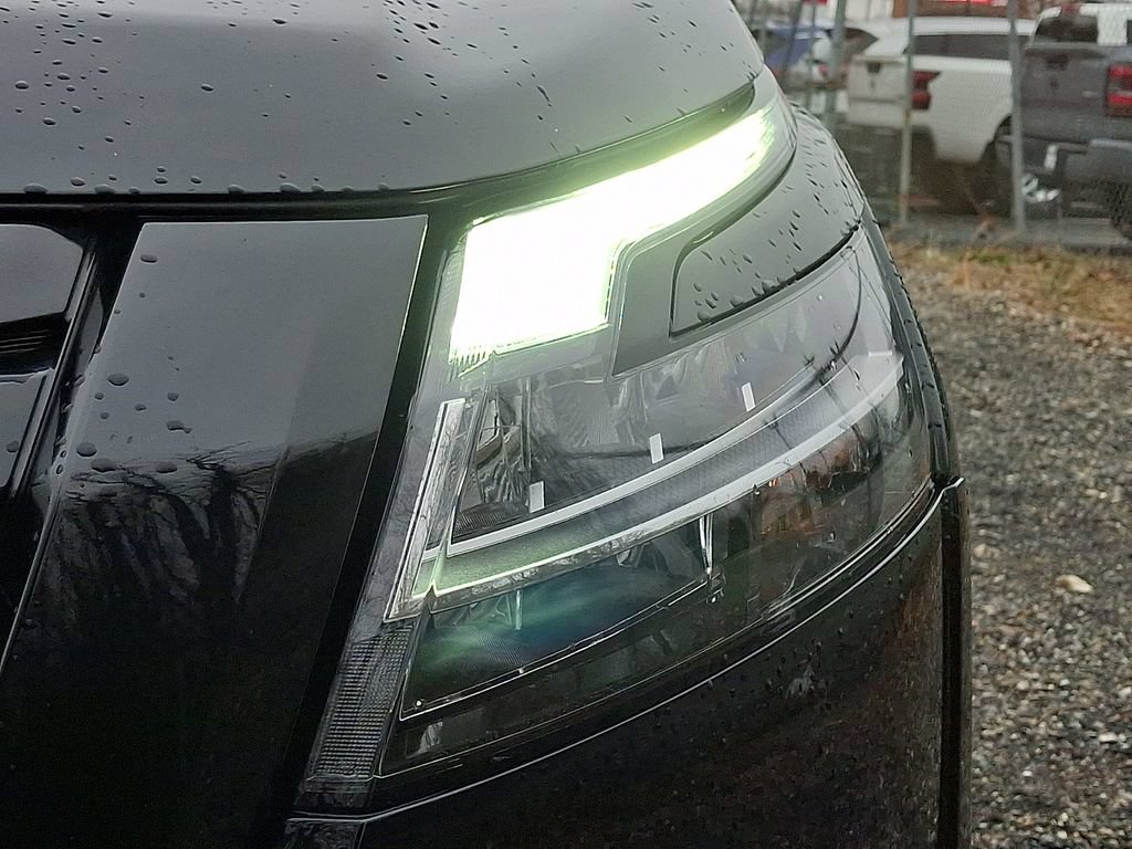 Certified 2023 Nissan Pathfinder Platinum w/ Lighting Package (N93) FWD image 10