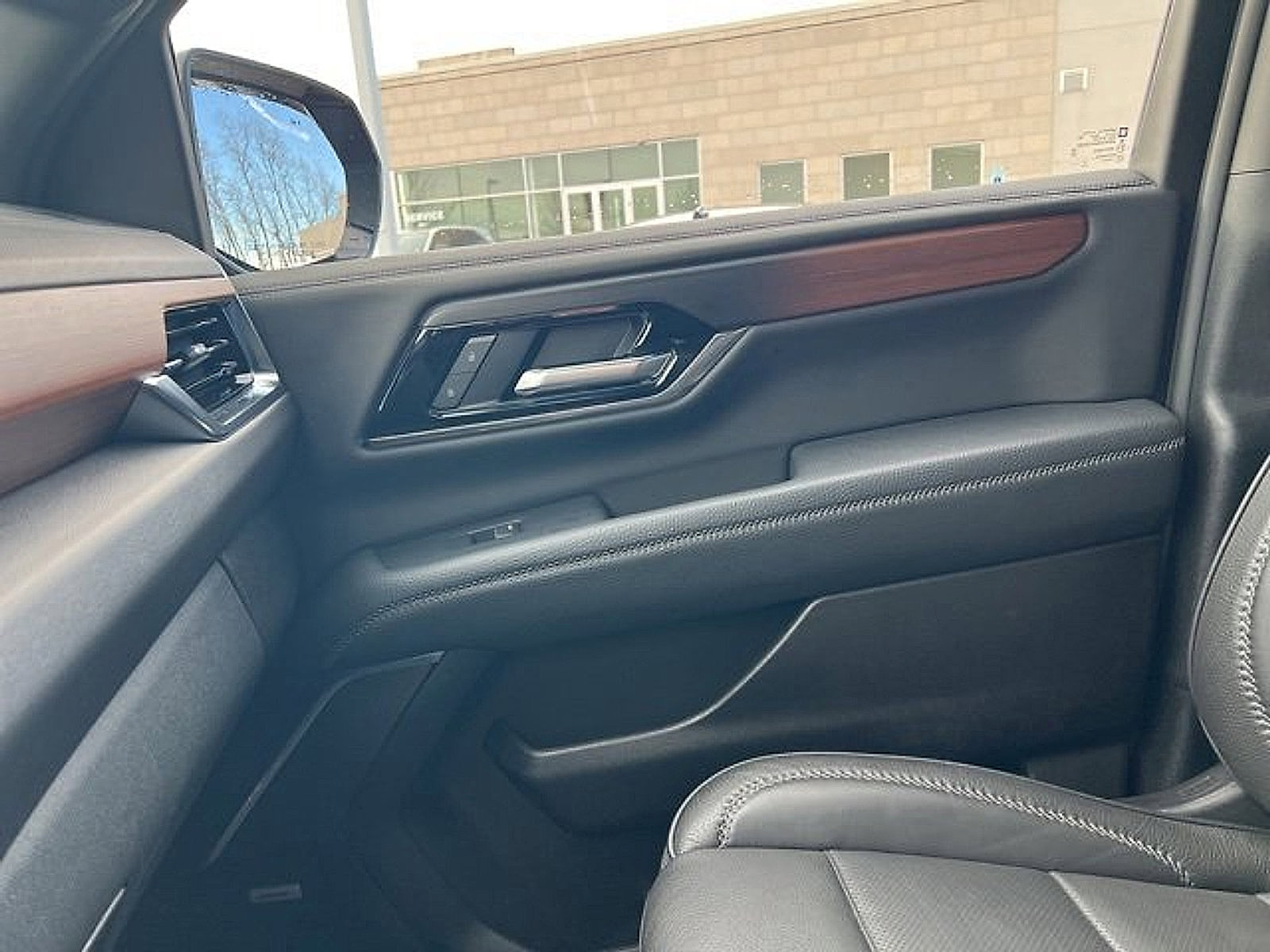 Certified 2025 GMC Yukon Denali image 29