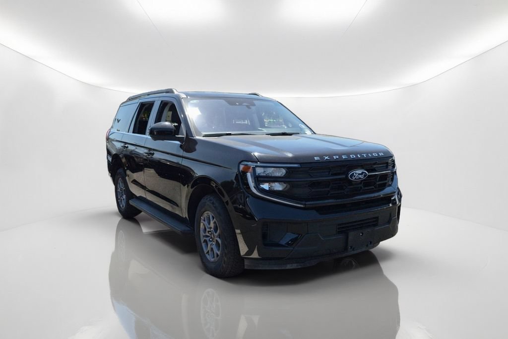 Used 2025 Ford Expedition Active AWD/4WD image 3