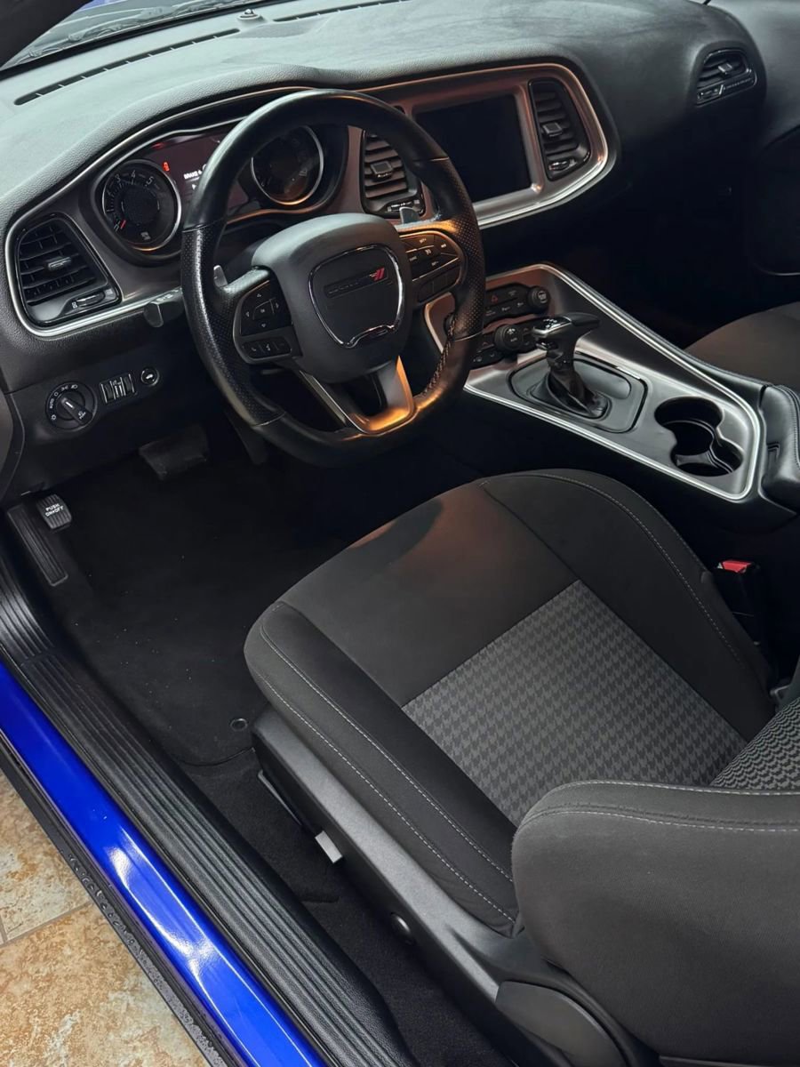 Used 2022 Dodge Challenger R/T w/ Performance Handling Group RWD image 9