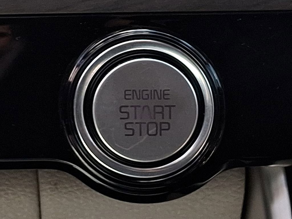 Used 2023 Kia Carnival EX FWD image 20