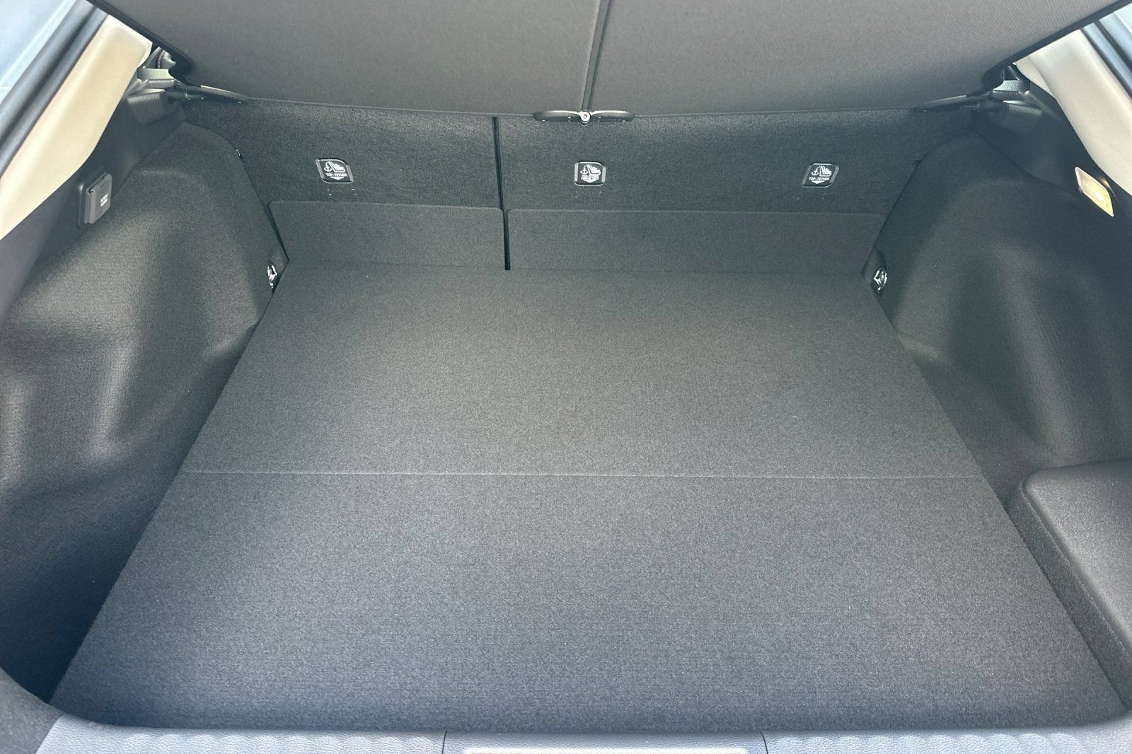 New 2026 Toyota Prius Plug-In Hybrid FWD image 16