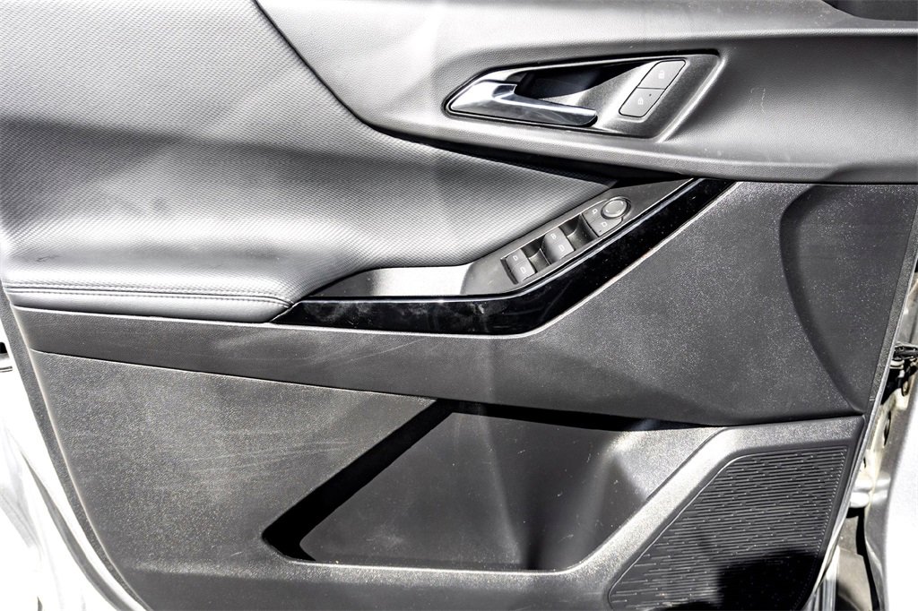 Used 2025 Chevrolet Equinox LT w/ Safety and Technology Package image 10