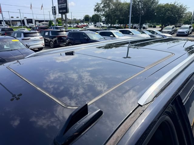 Used 2022 Chevrolet Suburban LT w/ Luxury Package AWD/4WD image 9