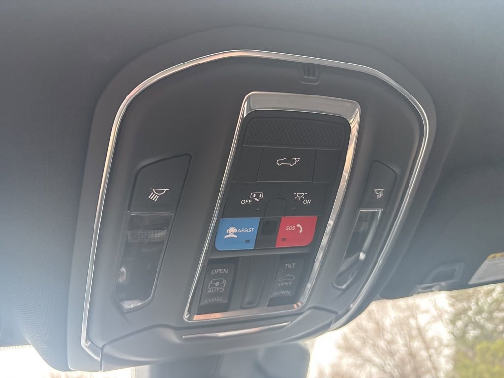 Used 2025 Jeep Grand Cherokee L Altitude image 17