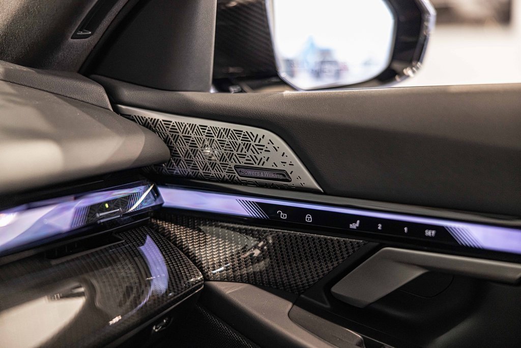 Used 2025 BMW M5 w/ Carbon Package image 29