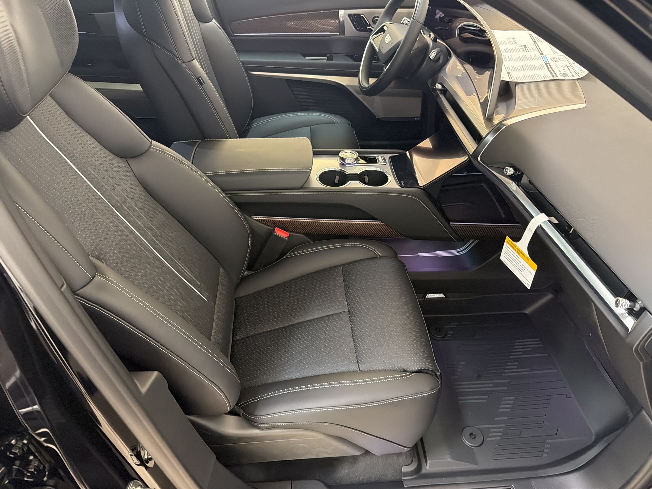 New 2027 Cadillac Vistiq Sport w/ LPO, Floor Liner Package AWD/4WD image 23