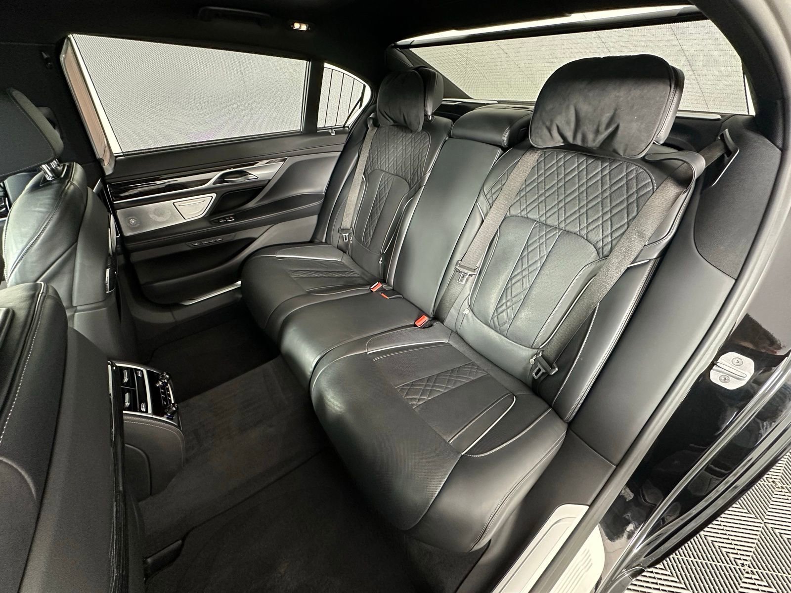 Used 2021 BMW 750i xDrive w/ Luxury Rear Seating Package image 31