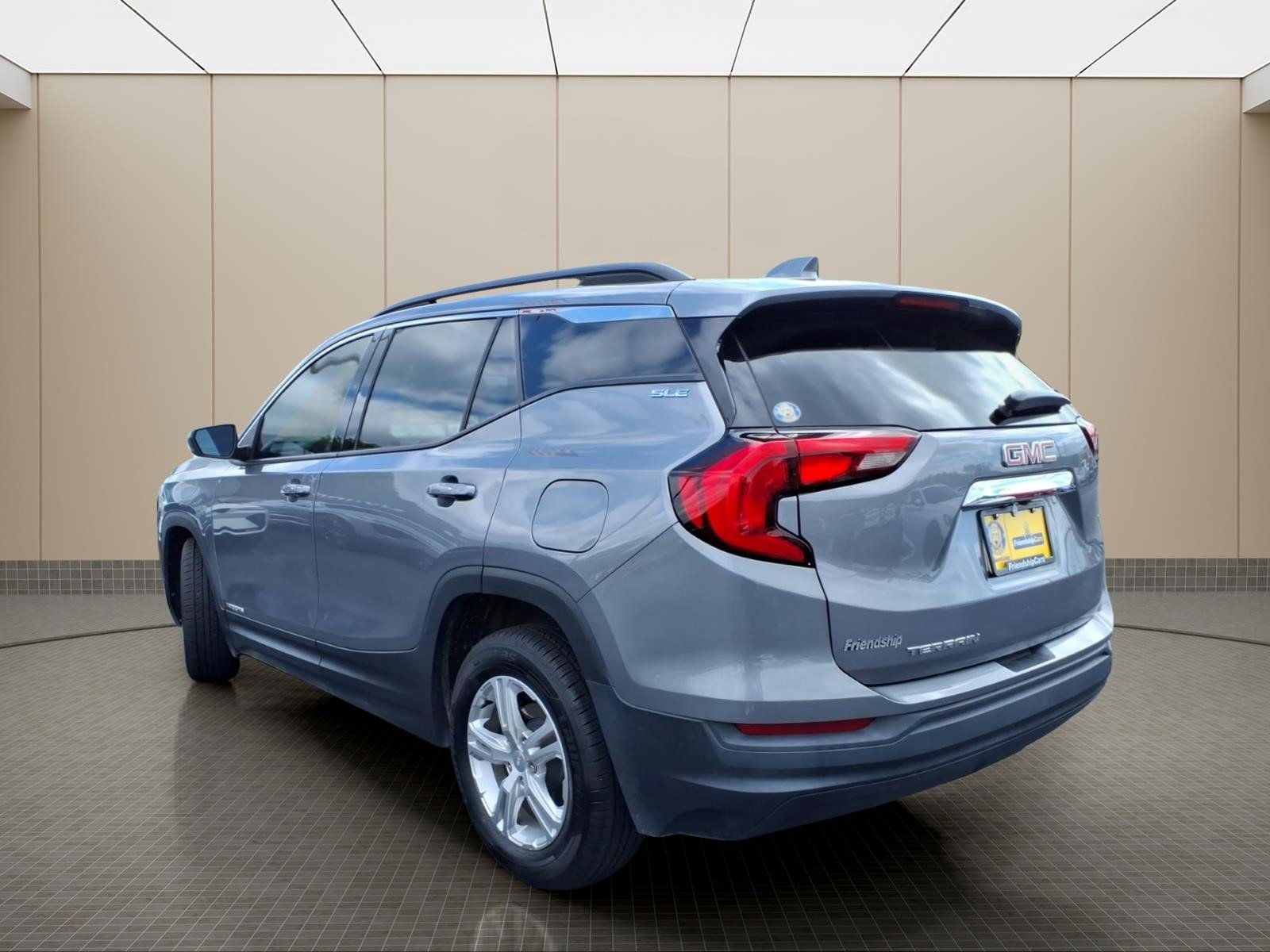 Used 2020 GMC Terrain SLE w/ Driver Convenience Package FWD image 9