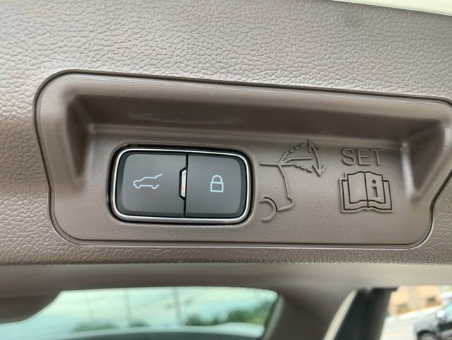 Used 2024 Ford Explorer King Ranch w/ Technology Package AWD/4WD image 29