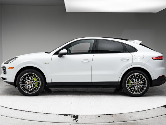 Certified 2023 Porsche Cayenne Platinum Edition AWD/4WD image 2