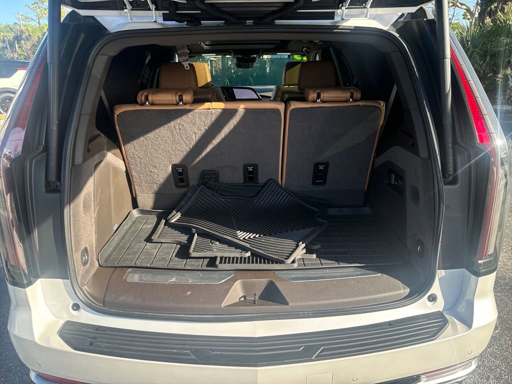 Used 2023 Cadillac Escalade Premium Luxury w/ Performance Package image 25