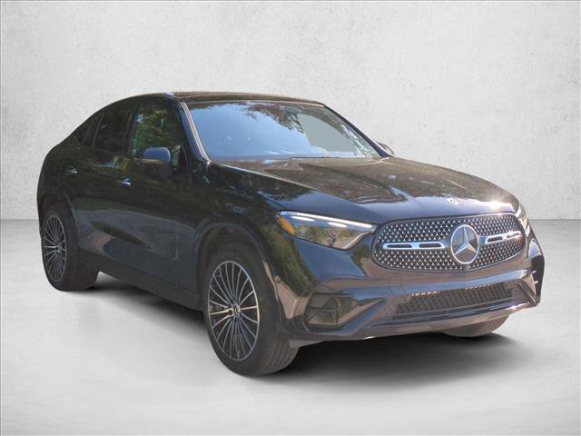 Used 2025 Mercedes-Benz GLC 300 4MATIC image 3