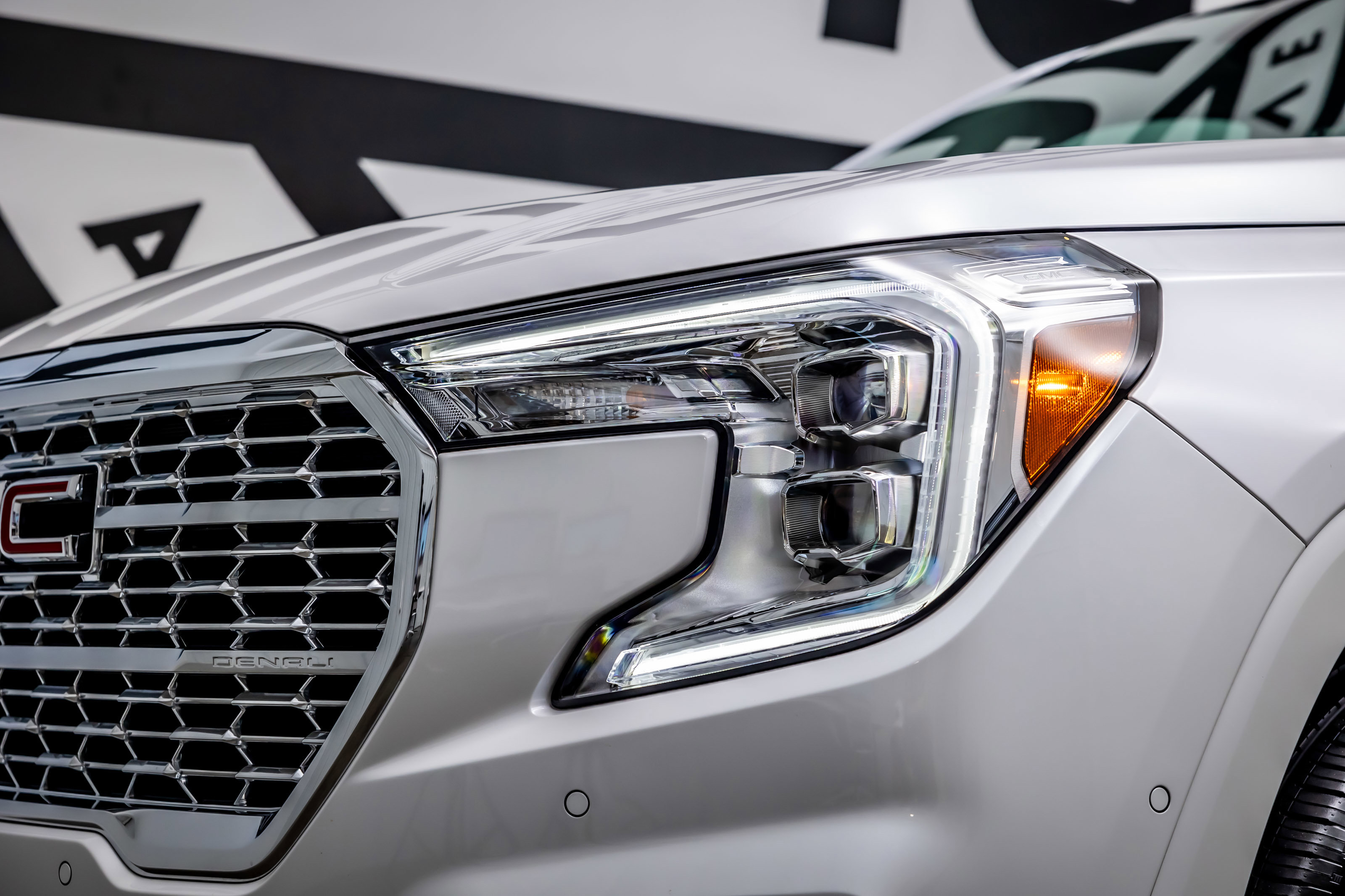 Used 2024 GMC Terrain Denali w/ Denali Premium Package AWD/4WD image 14