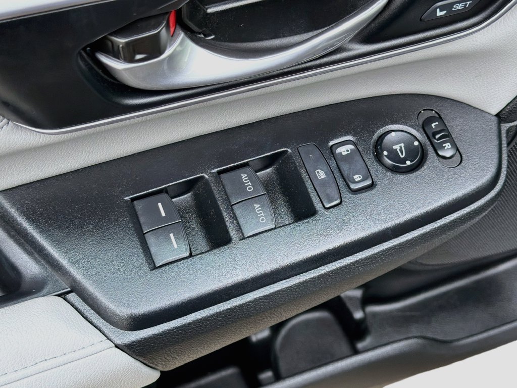 Used 2021 Honda CR-V Touring image 17