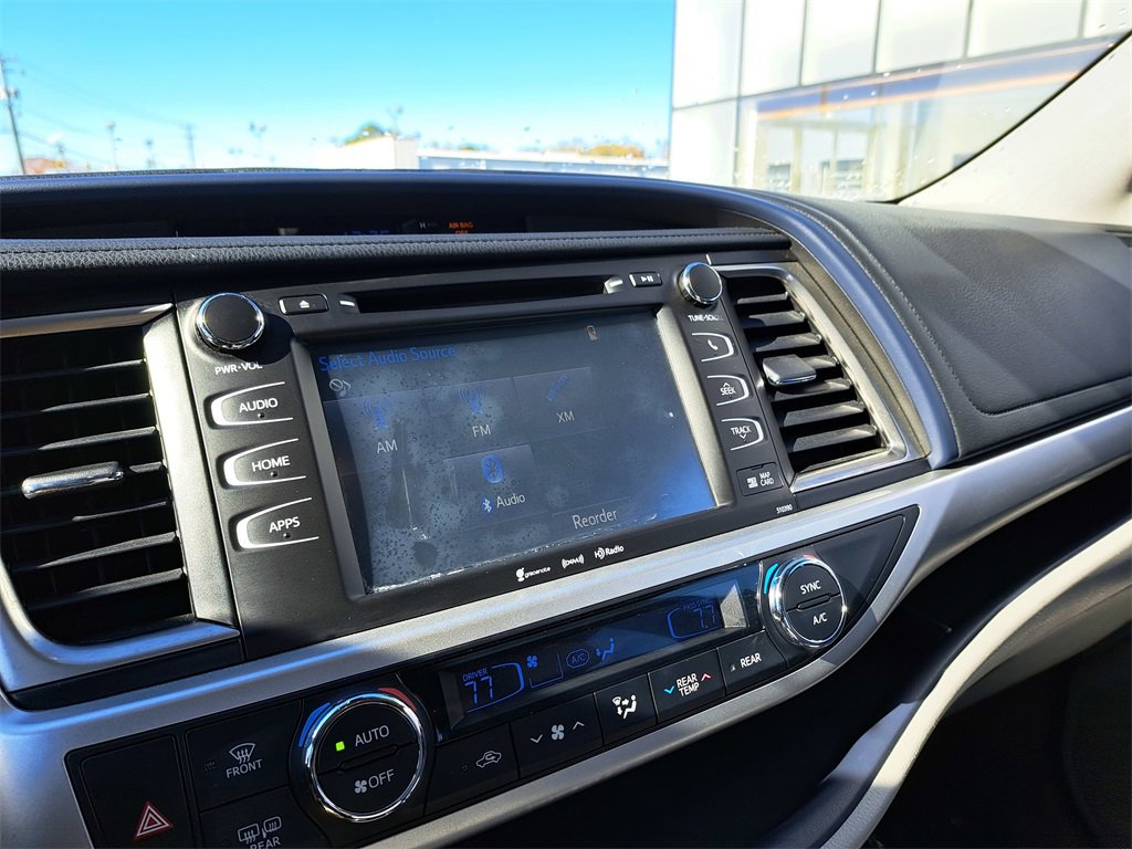 Used 2019 Toyota Highlander XLE image 11