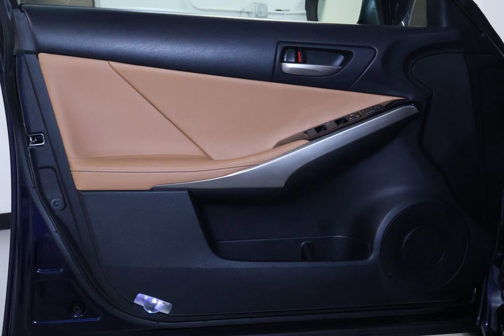 Used 2017 Lexus IS 300 AWD image 12