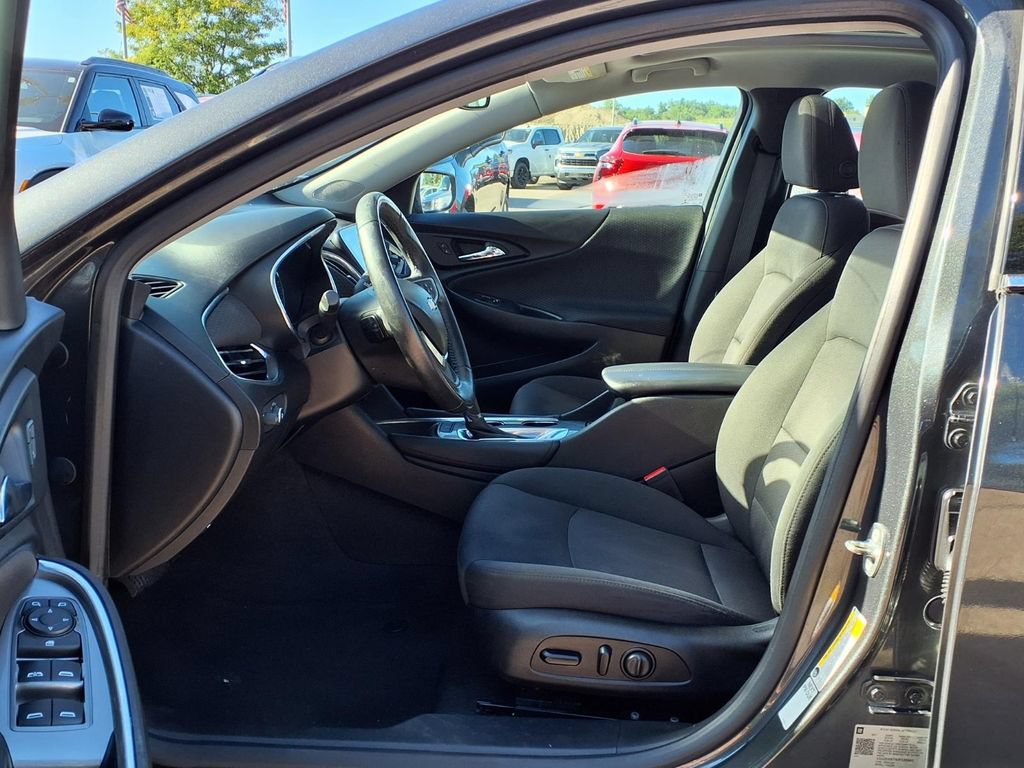 Used 2018 Chevrolet Malibu LT FWD image 12