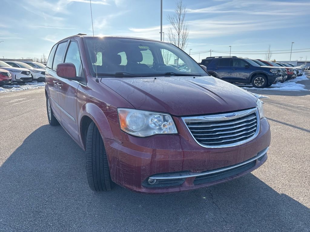 Used 2016 Chrysler Town & Country Touring image 12