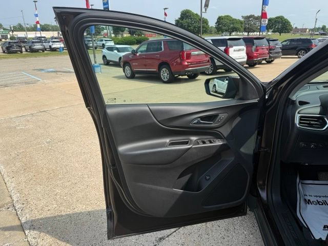 Used 2020 Chevrolet Equinox LT w/ Driver Convenience Package FWD image 13
