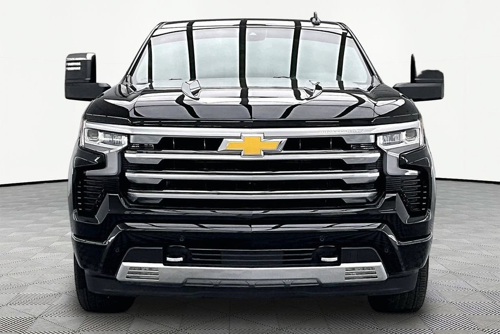 Used 2024 Chevrolet Silverado 1500 High Country w/ High Country Premium Package AWD/4WD image 3