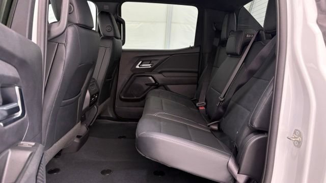 Used 2025 Chevrolet Silverado EV LT AWD/4WD image 19