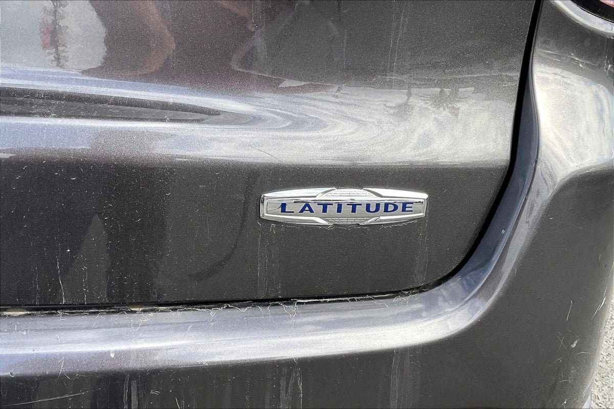 Used 2019 Jeep Compass Latitude w/ Popular Equipment Group FWD image 8