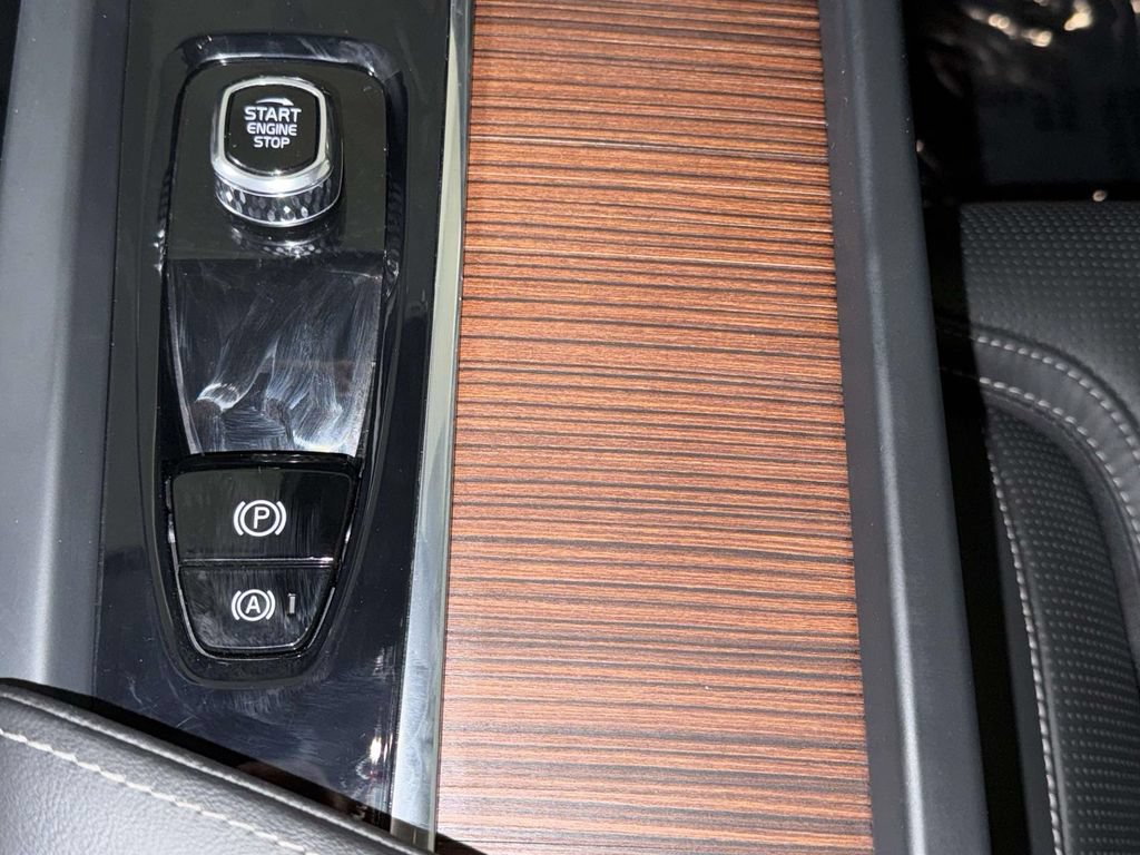 Used 2023 Volvo XC60 B5 Ultimate w/ Climate Package AWD/4WD image 23