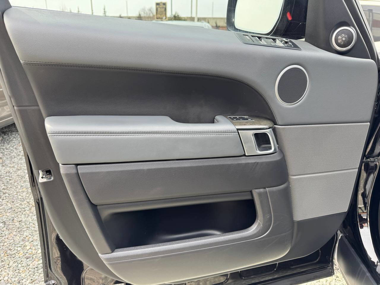 Used 2015 Land Rover Range Rover Sport HSE image 9