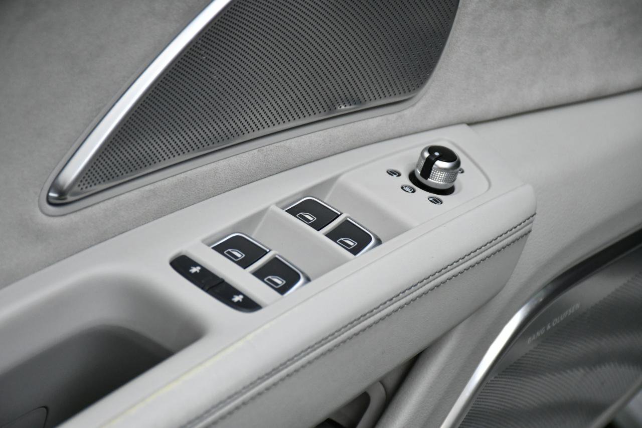 Used 2018 Audi S8 Plus w/ Dynamic Package AWD/4WD image 21