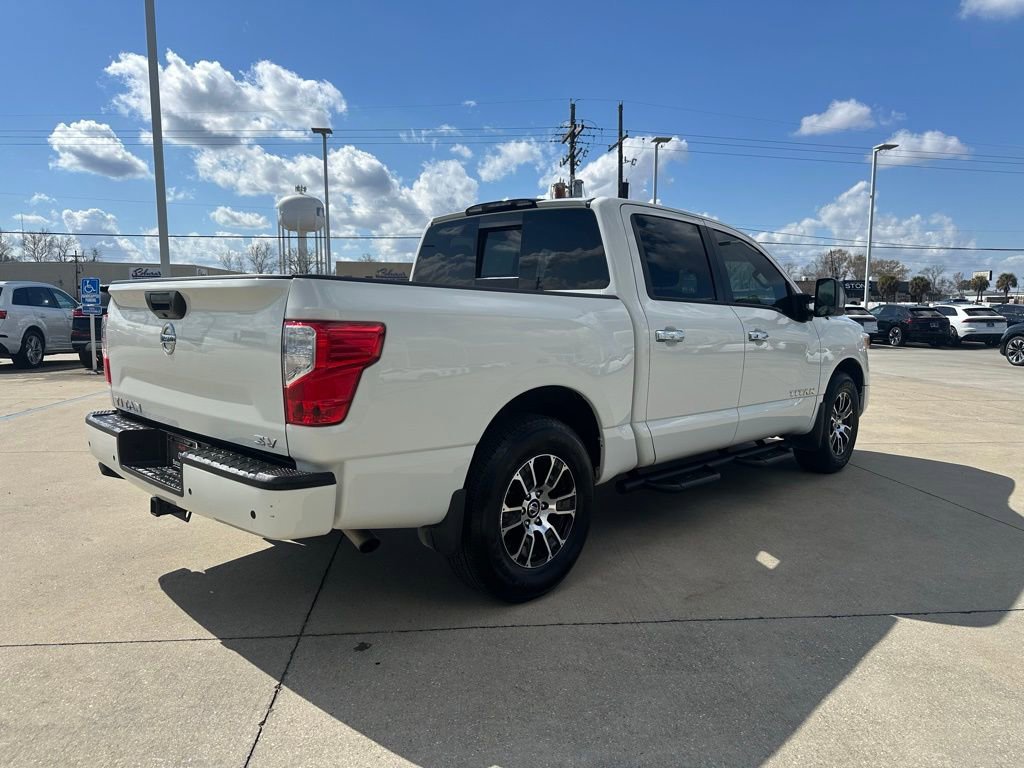 Used 2021 Nissan Titan SV w/ SV Convenience Package image 3