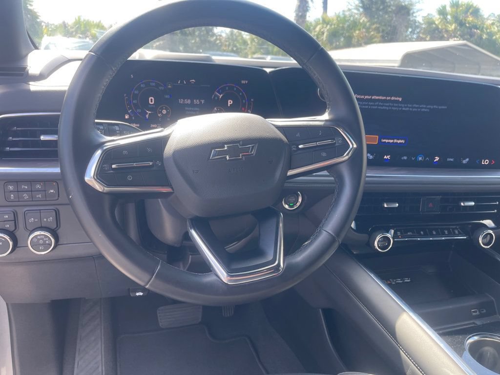 Used 2025 Chevrolet Suburban Z71 AWD/4WD image 15