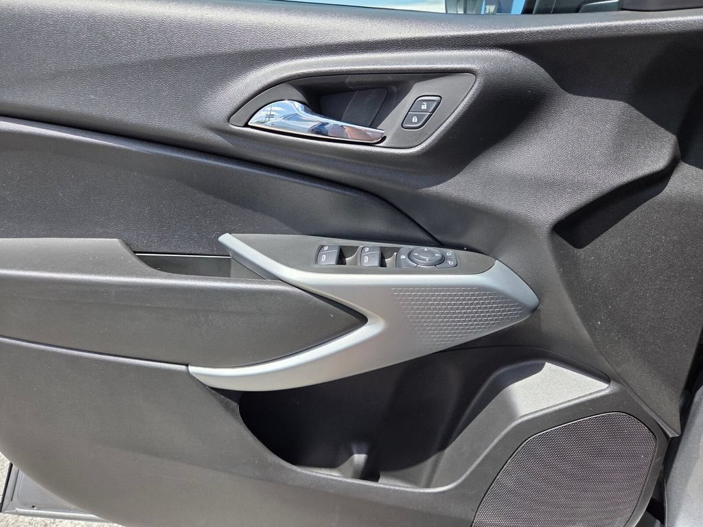 Used 2024 Chevrolet Trax RS FWD image 20