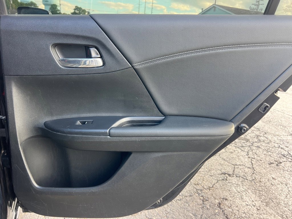 Used 2017 Honda Accord EX image 14