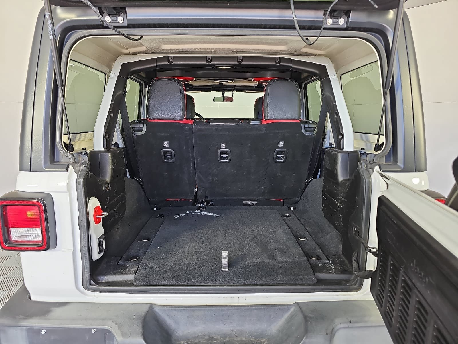 Used 2019 Jeep Wrangler Unlimited Sport S AWD/4WD image 12