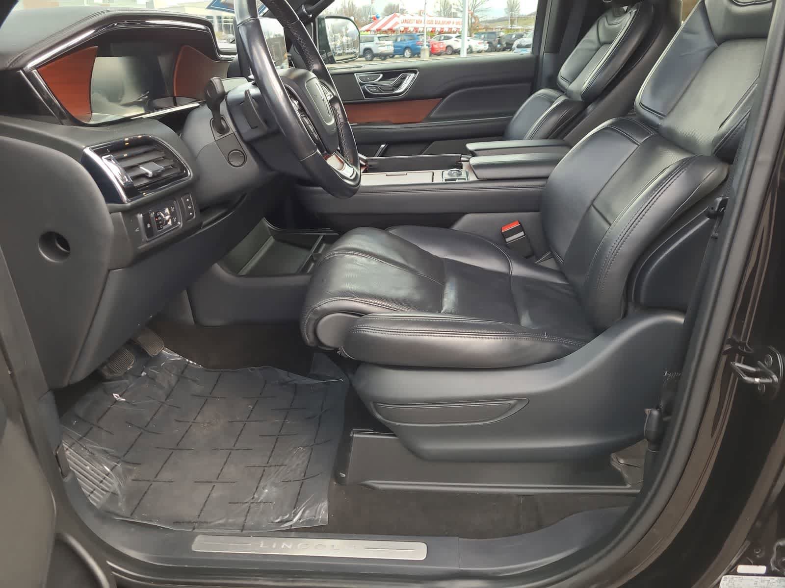 Used 2023 Lincoln Navigator Reserve AWD/4WD image 19