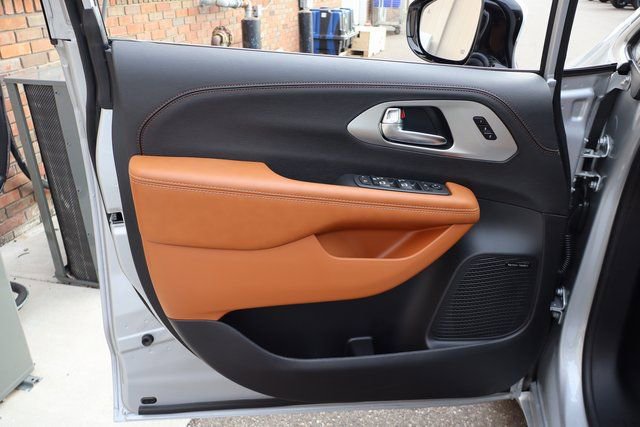New 2026 Chrysler Pacifica Pinnacle AWD/4WD image 9
