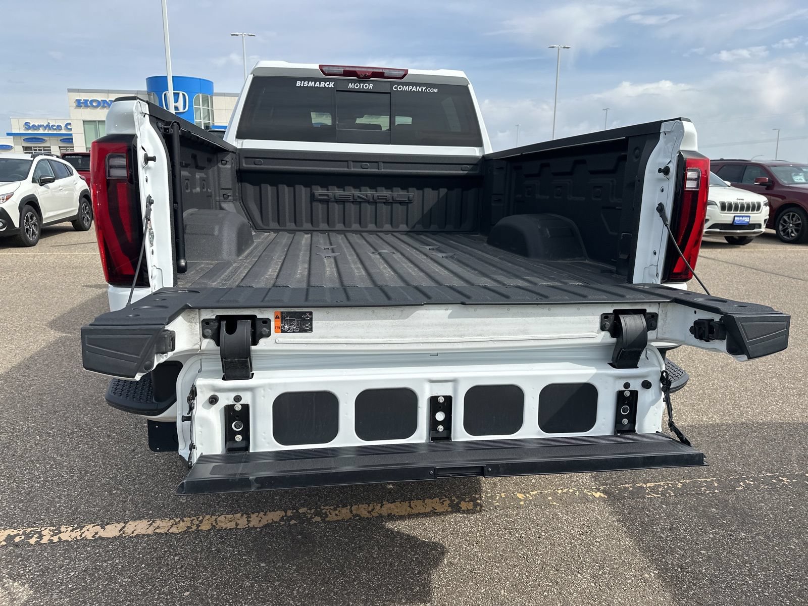 Used 2024 GMC Sierra 2500 Denali w/ Technology Package AWD/4WD image 32