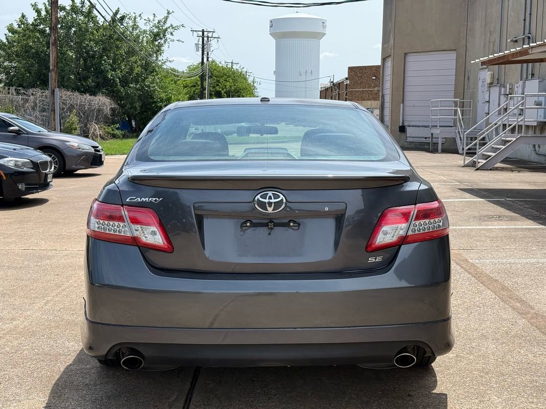 Used 2011 Toyota Camry SE w/ SE Extra-Value Pkg #1 FWD image 4