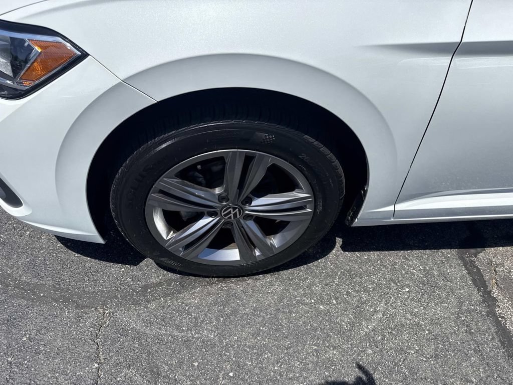 Used 2023 Volkswagen Jetta SE FWD image 12