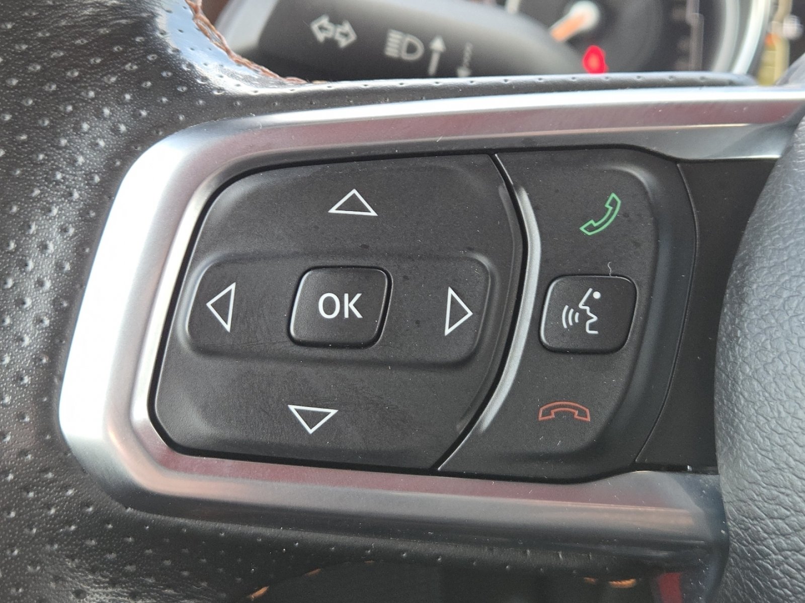 Used 2023 Jeep Gladiator Mojave w/ Cold Weather Group AWD/4WD image 33