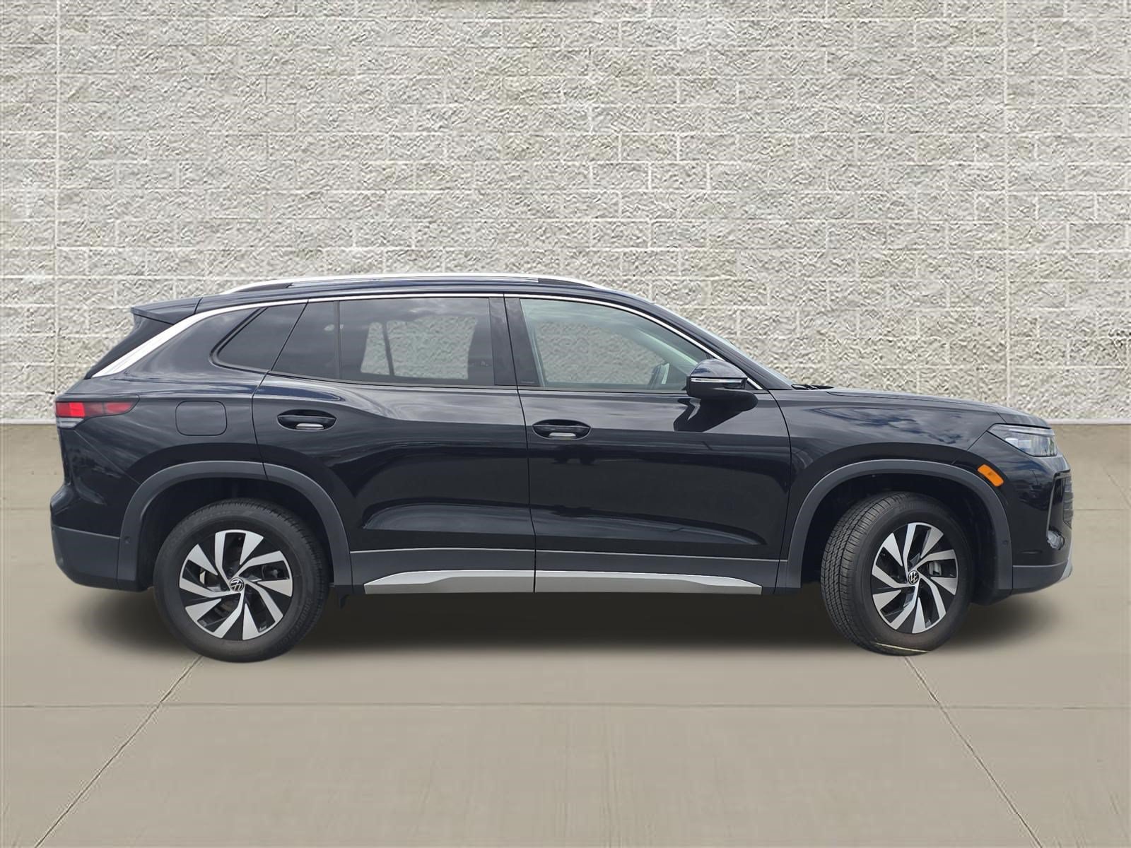 New 2025 Volkswagen Tiguan S AWD/4WD image 8