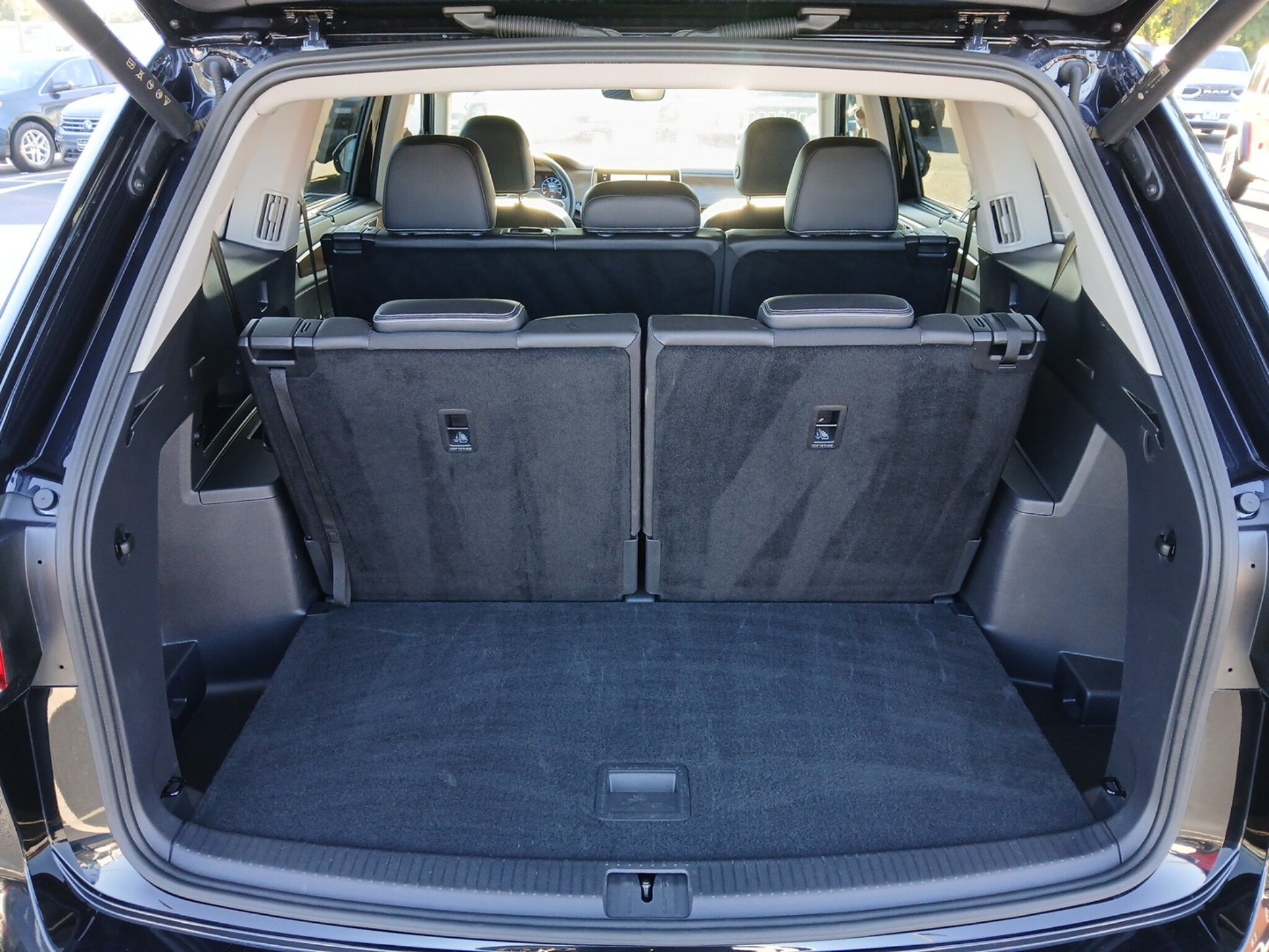 Used 2025 Volkswagen Atlas SE FWD image 30