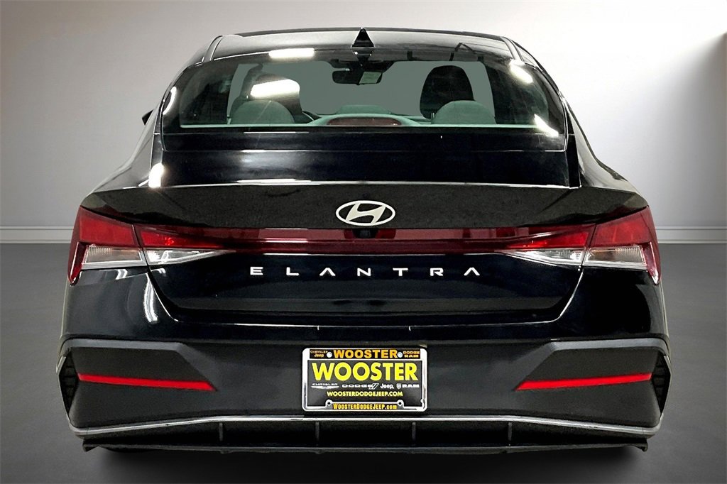 Used 2024 Hyundai Elantra SEL image 6