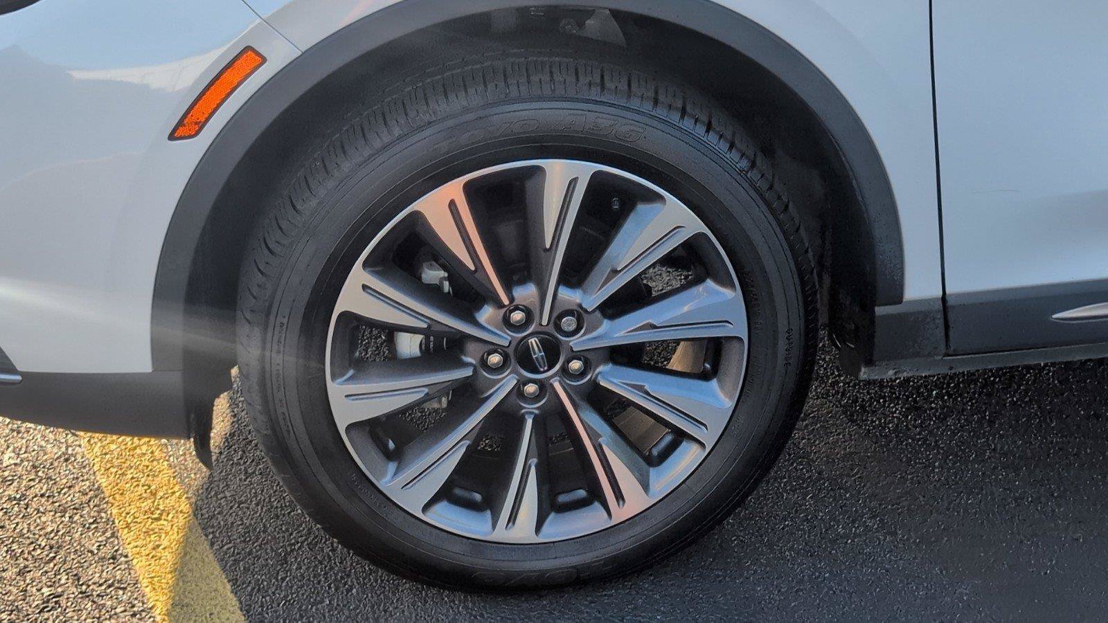 Used 2022 Lincoln Corsair Reserve w/ Elements Package FWD image 11