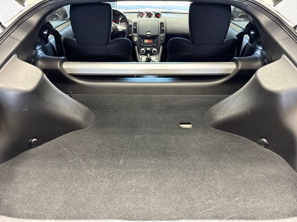 Used 2016 Nissan 370Z Coupe RWD image 17