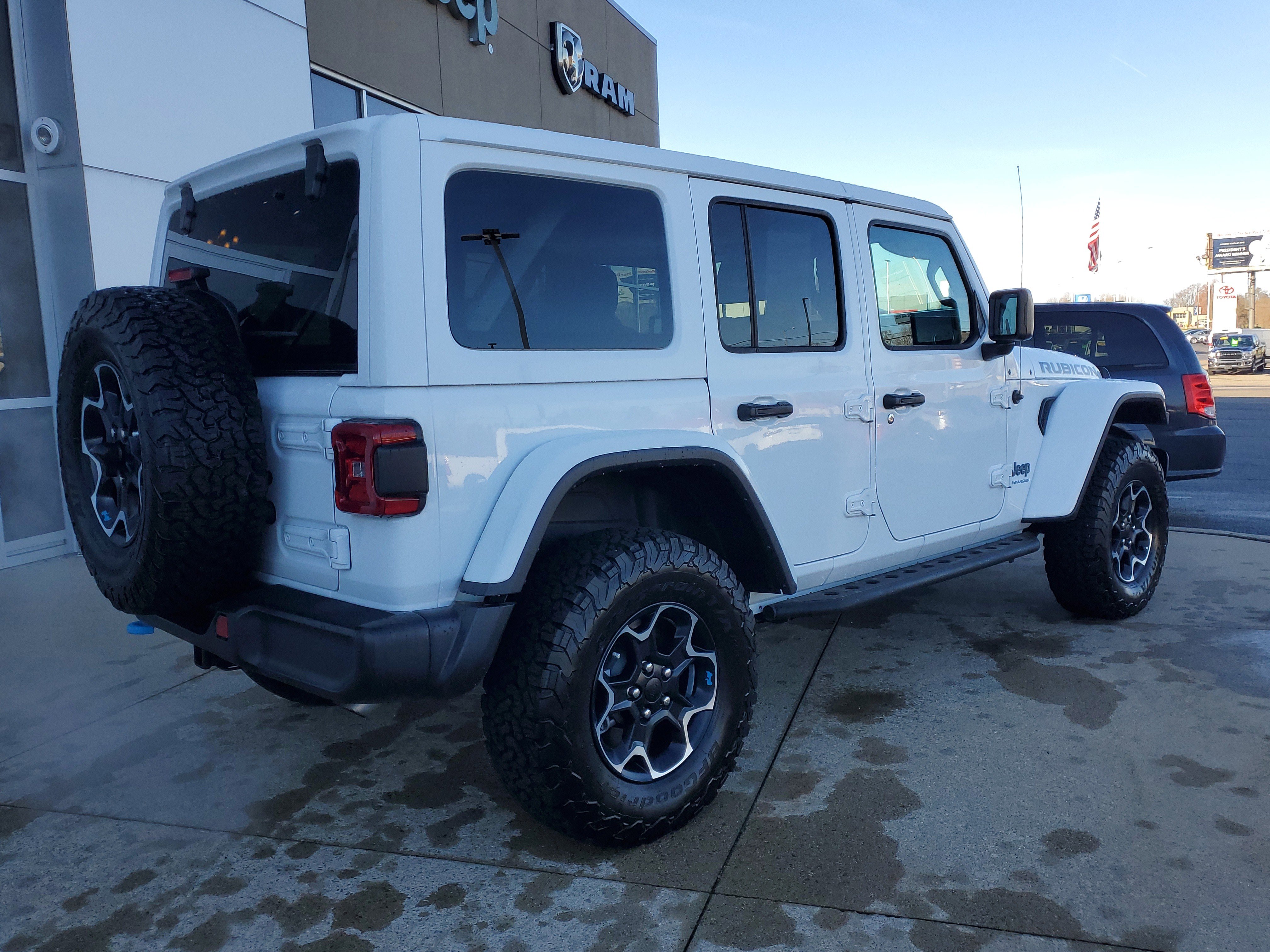 Used 2023 Jeep Wrangler Unlimited Rubicon 4xe image 4