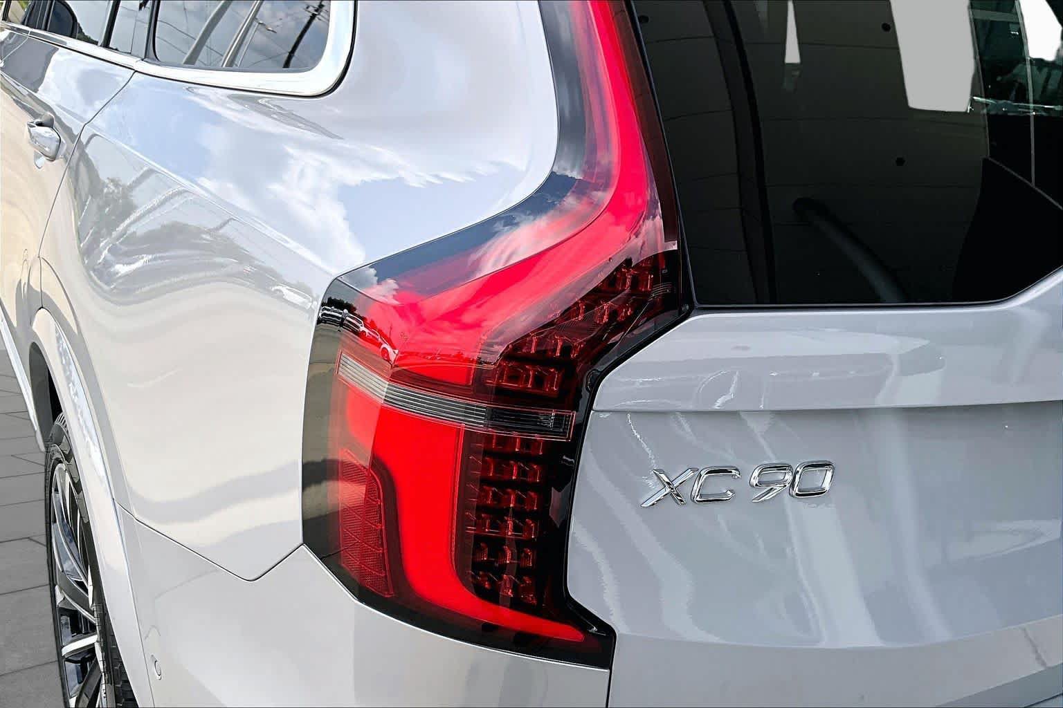 Used 2025 Volvo XC90 B5 Plus AWD/4WD image 25