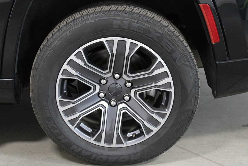 Used 2024 Jeep Wagoneer Series II AWD/4WD image 19