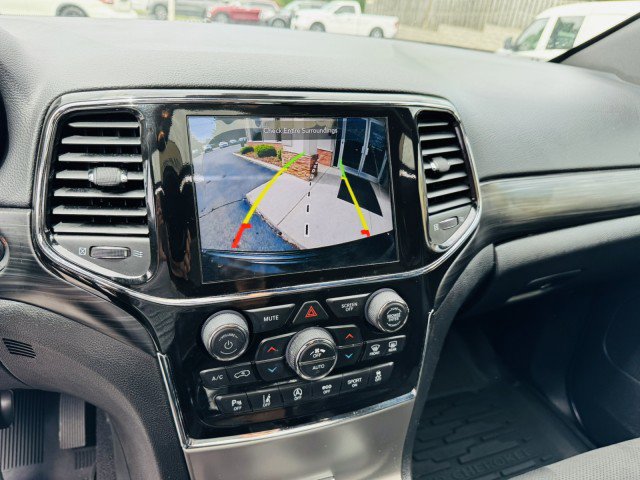 Used 2020 Jeep Grand Cherokee Laredo w/ Laredo X Package image 13